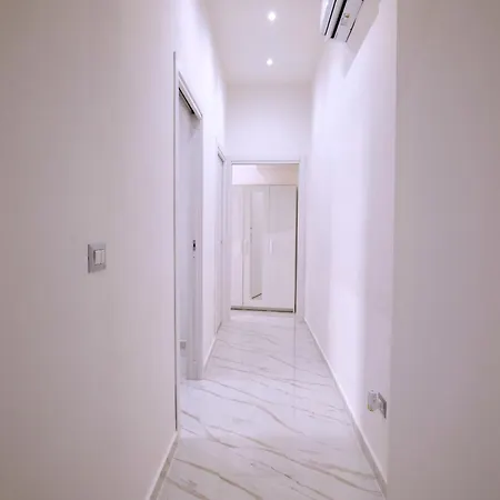 Metro, Railway Station - B&d House