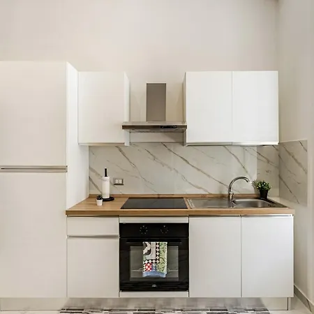 Apartamento Metro, Railway Station - B&d House *