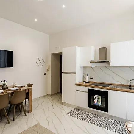 Metro, Railway Station - B&d House Apartamento *