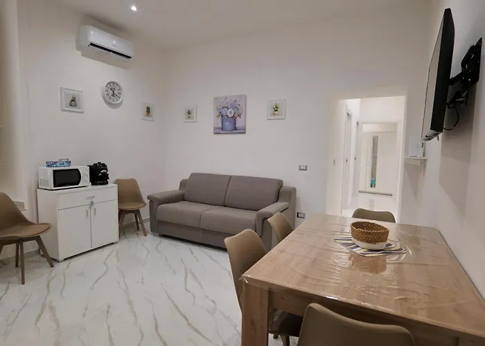 Metro, Railway Station - B&d House Appartement Napels