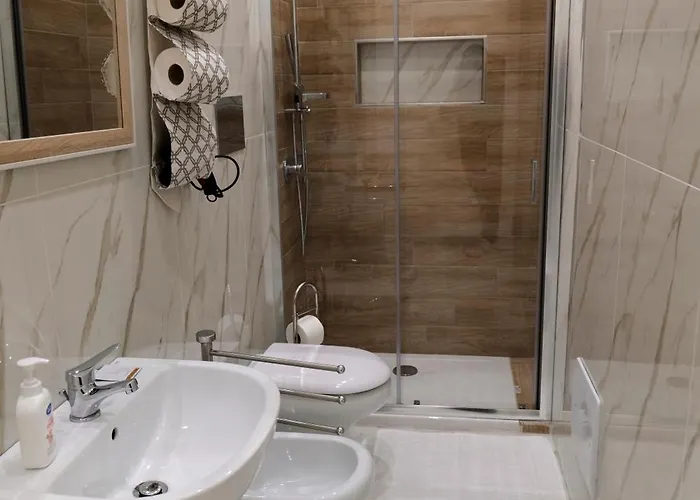 Metro, Railway Station - B&d House Napels