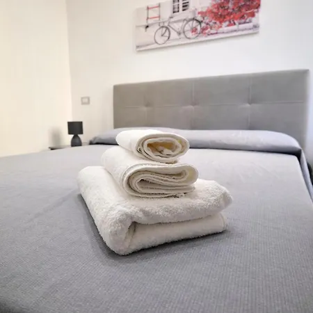 Metro, Railway Station - B&d House * נאפולי